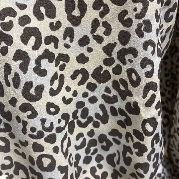 Nine West Gray & Blue Cheetah Print Long Sleeve Ruffle Top Size PL NEW - Picture 3 of 9